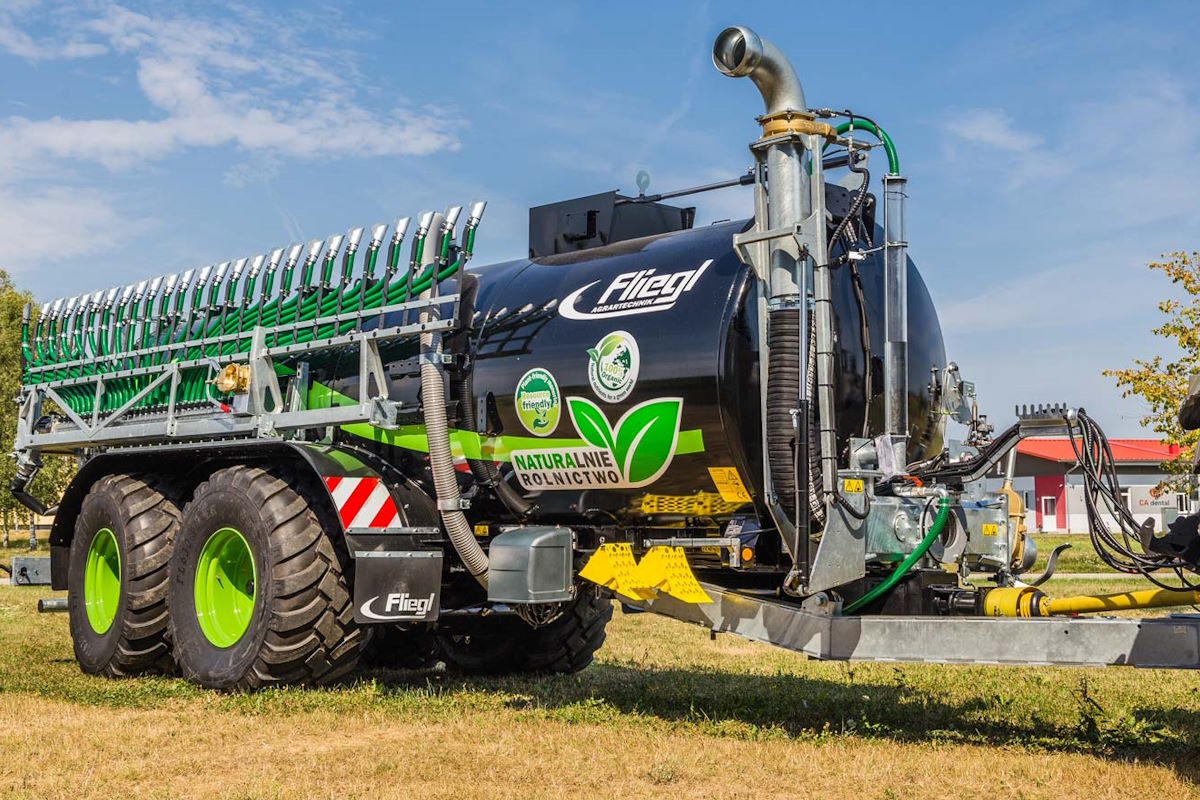 Erntewagen, Valtra Traktor, Kleingeräte, Gartengeräte, Büttiker Landmaschinen, Römerweg Ost 21, 4617 Gunzgen, Bezirk Olten, Kanton Solothurn (SO). Schweiz (CH)